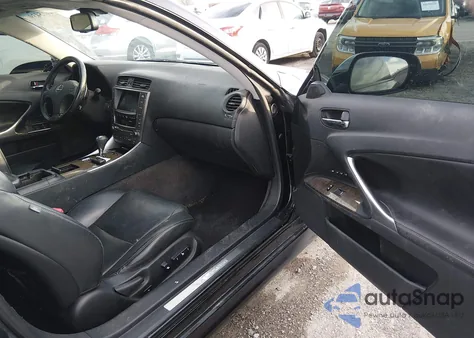 2010 Lexus Is 350C z USA, uszkodzony, nr VIN JTHFE2C20A2503889